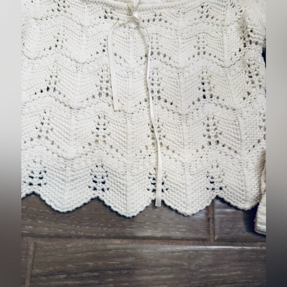 Urban Outfitters Cropped Tie-Front Crochet sweater in Ivory Size M - Picture 3 of 9